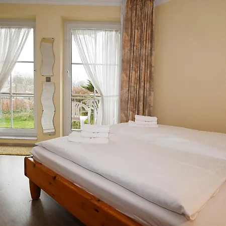 Residenz Rosengrund Kuestenwind Mit Schwimmbad Busum